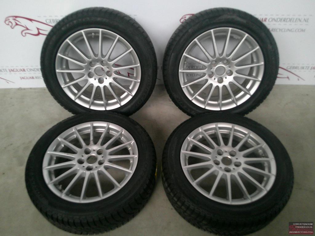 17" Jaguar XE velgen set met Pirelli winterbanden, Auto-onderdelen, Ophalen of Verzenden, Gebruikt, Personenwagen, Velg(en)
