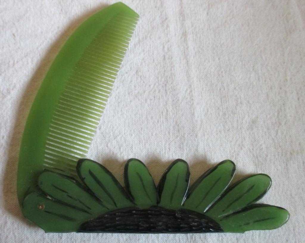 peigne à cheveux en celluloïd art nouveau motif floral he21, Antiquités & Art, Envoi