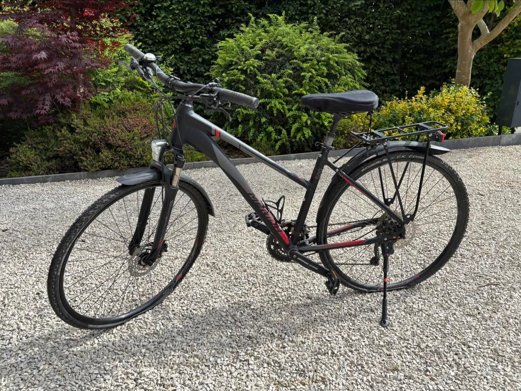 Merida Crossway 500 vélo de trekking (28” | noir / rouge), Vélos & Vélomoteurs, Enlèvement, Utilisé