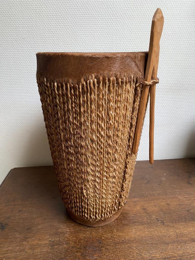 Afrikaans percussie-instrument, Ophalen, Gebruikt, Trommel