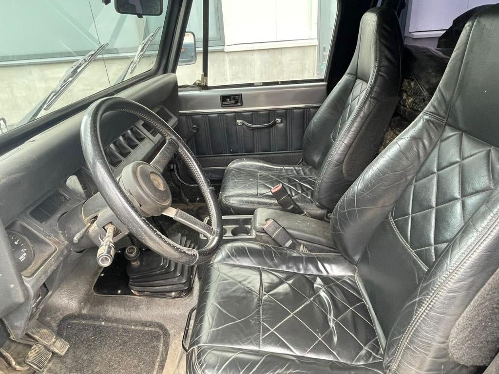 Voiture ancienne Jeep Wrangler 2500 en acier inoxydable, Autos, Oldtimers & Ancêtres, Argent ou Gris, Achat, 2500 cm³, Entreprise