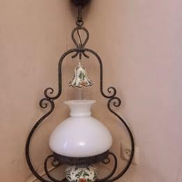 Kroonluchter van smeedijzer en opaline glas, Huis en Inrichting, Ophalen, Zo goed als nieuw, Glas