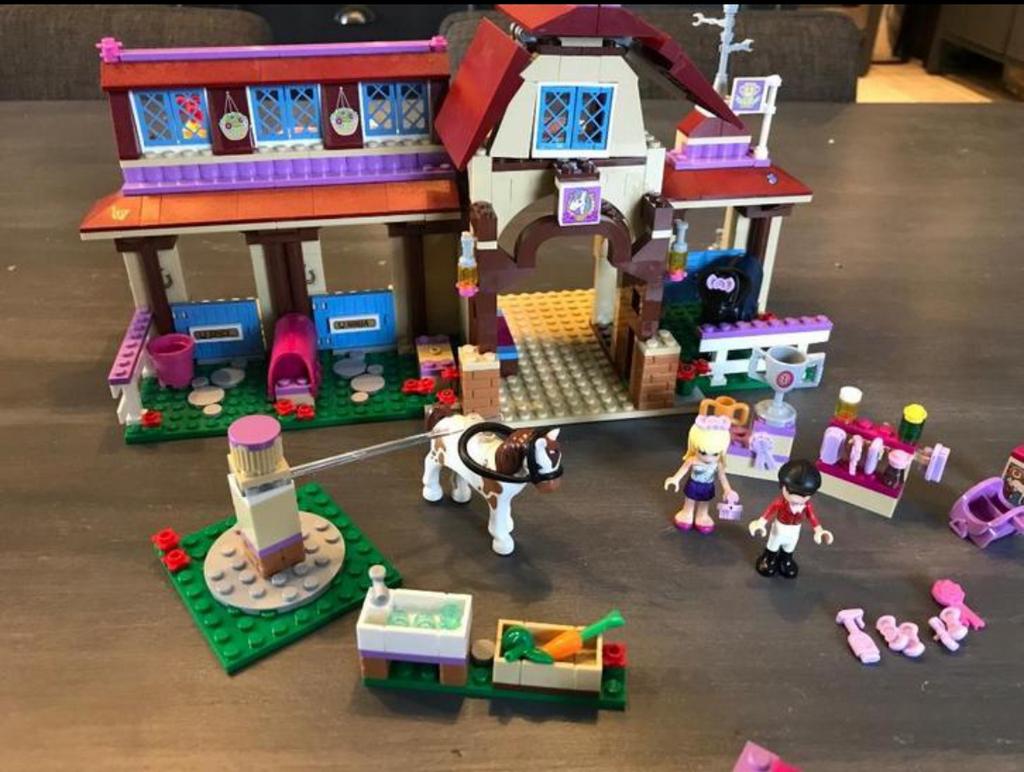 Lego friends paardrijclub/ manege 41126, Kinderen en Baby's, Speelgoed | Duplo en Lego, Ophalen of Verzenden, Zo goed als nieuw