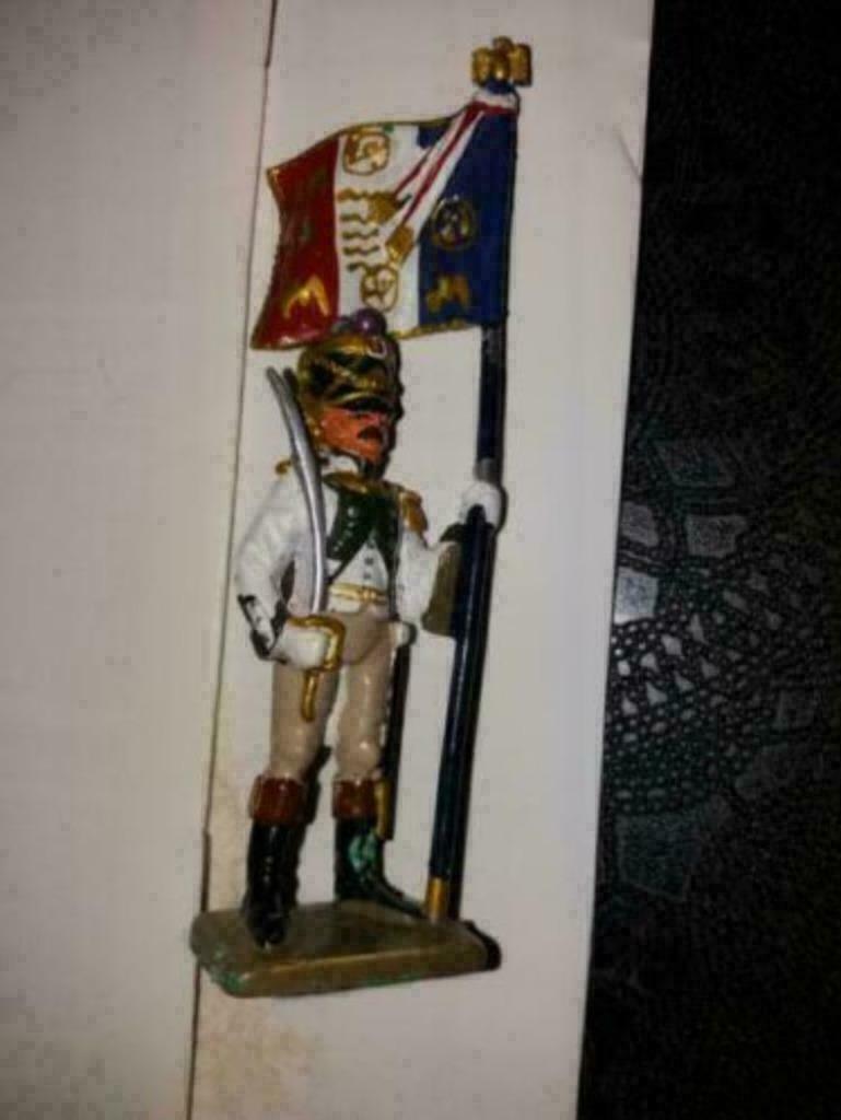 SOLDAT DE PLOMB: PORTE-DRAPEAU 1ER EMPIRE, Enlèvement