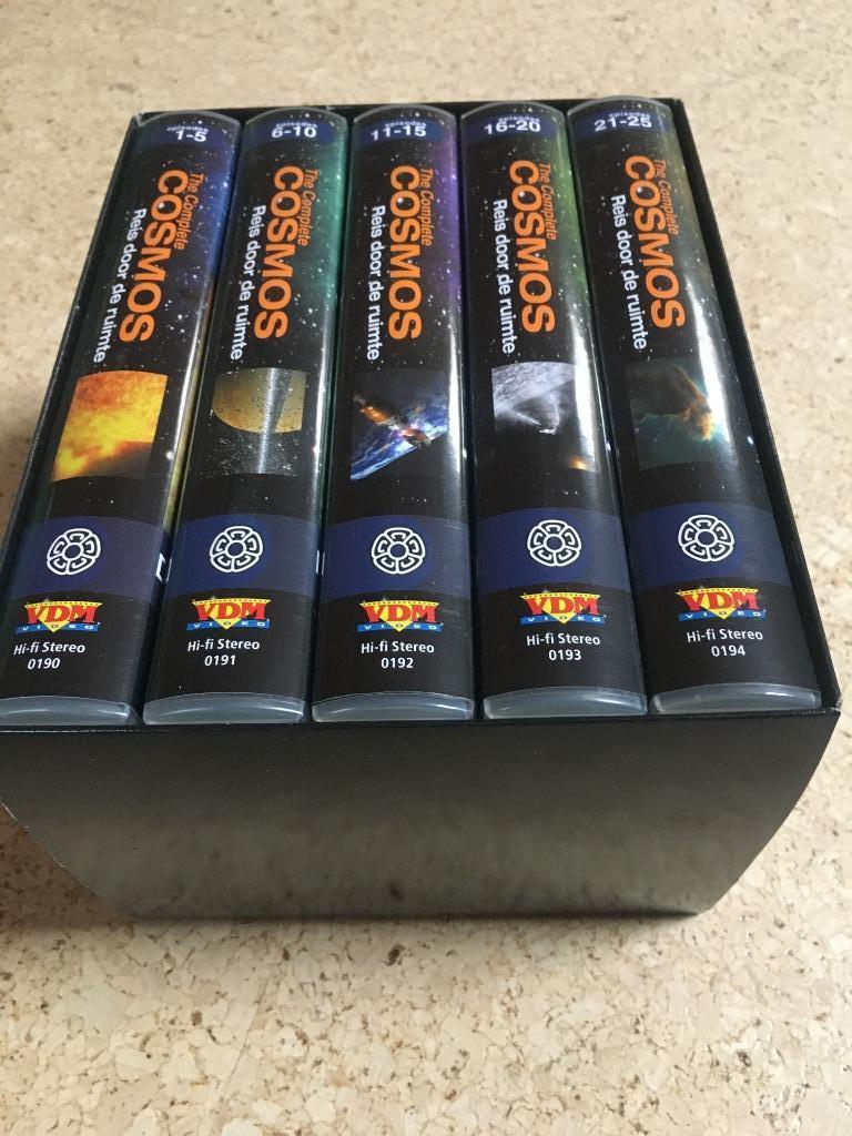 Coffret VHS Le Cosmos, À partir de 12 ans, Enlèvement ou Envoi, Comme neuf, Documentaire