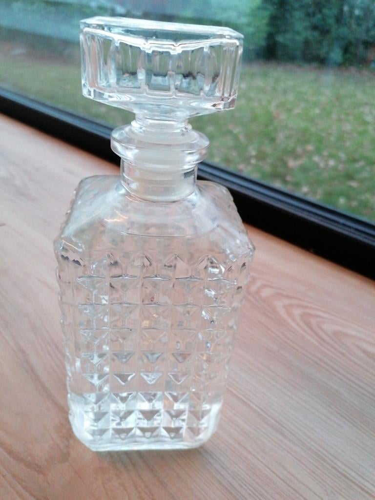 Decanteerkaraf voor whisky., Ophalen