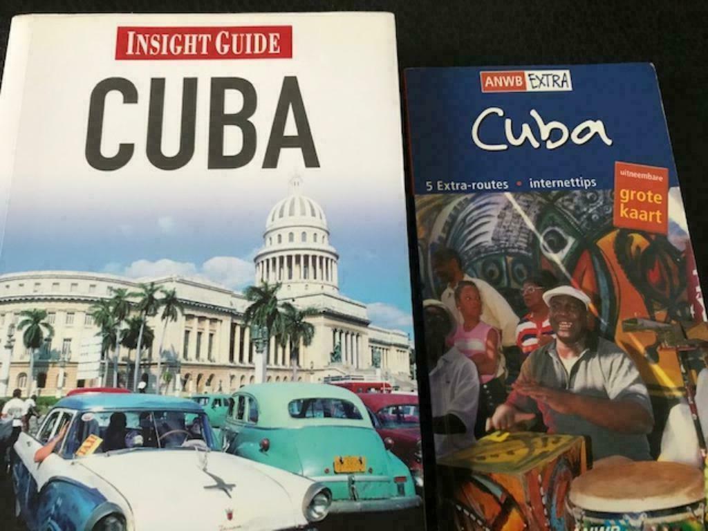 CUBA - 2 reisgidsen - Insight guide & ANWB extra, Boeken, Reisgidsen, Midden-Amerika, Zo goed als nieuw, Reisgids of -boek, Ophalen