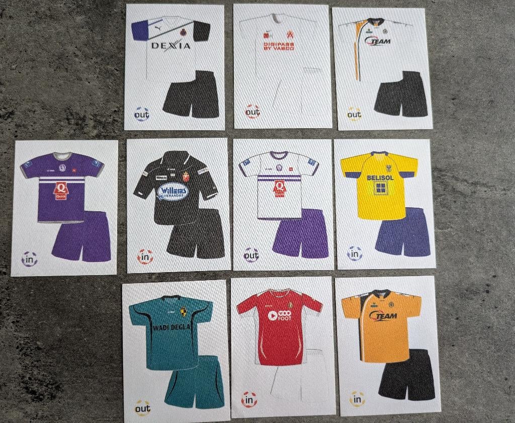 PANINI FOOTBALL 2012  10x tenues in/out  voetbal zeldzaam, Verzenden, Nieuw
