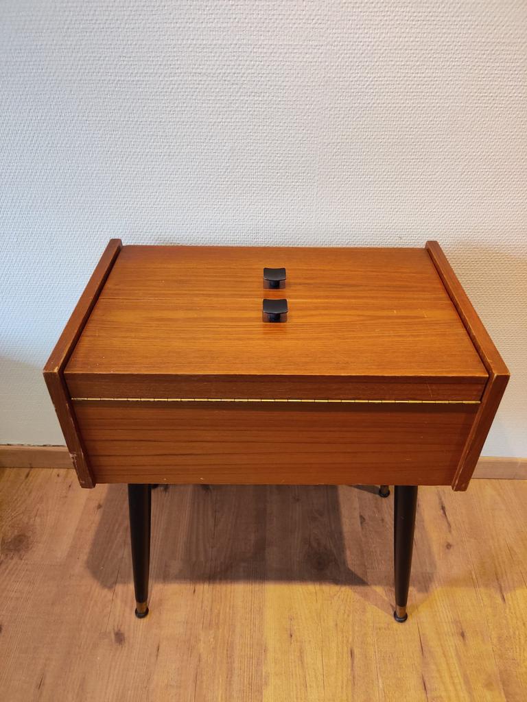 Naaikistje, Ophalen