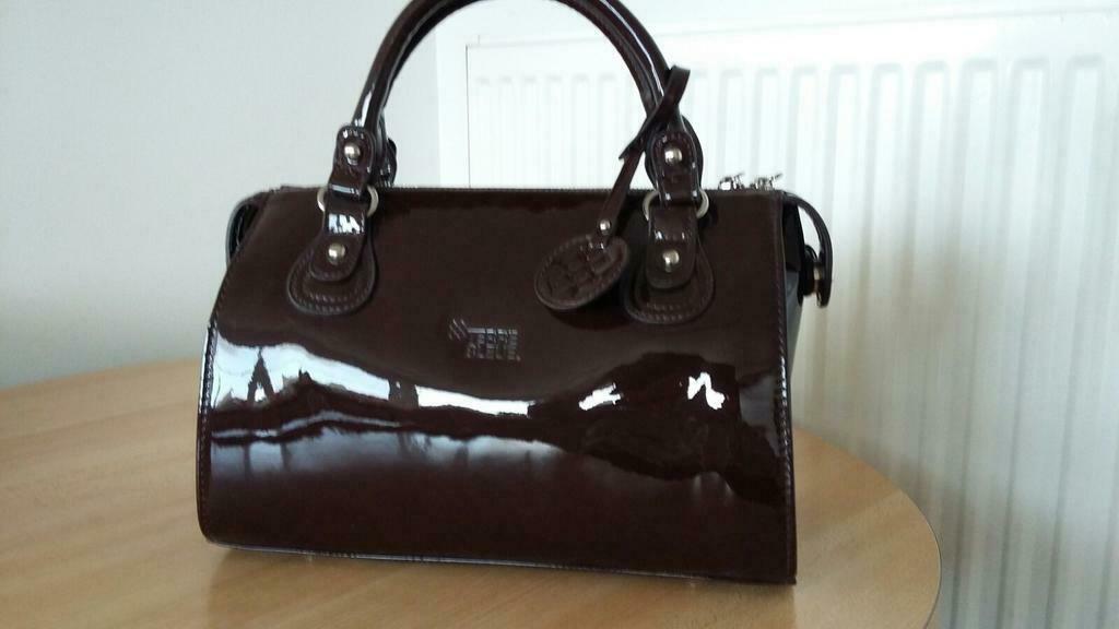Aubergine gelakte handtas Terre Bleue. Ook met lange riem, Handtassen en Accessoires, Ophalen, Nieuw, Handtas
