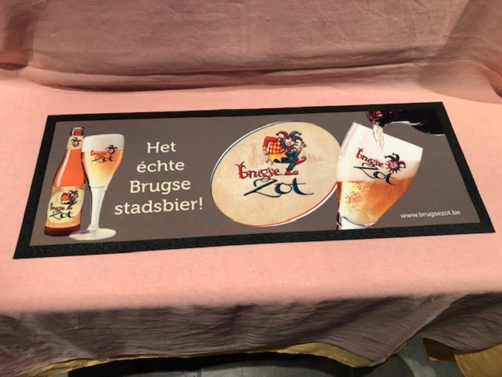 Brugse Zot toogmat L = 52 B = 22 cm. Het echte Brugse Stadsb, Verzamelen, Biermerken, Ophalen of Verzenden, Zo goed als nieuw