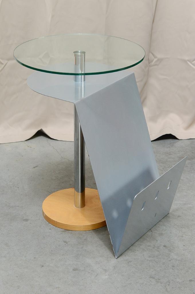 Tafel bijzettafel met krantenhouder design, Huis en Inrichting, Tafels | Bijzettafels, Ophalen, Gebruikt, Rond