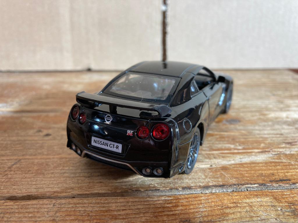 Nissan GT-R R35 Zwart 1:43 Top Collection Skyline, Enlèvement ou Envoi, Neuf, Voitures