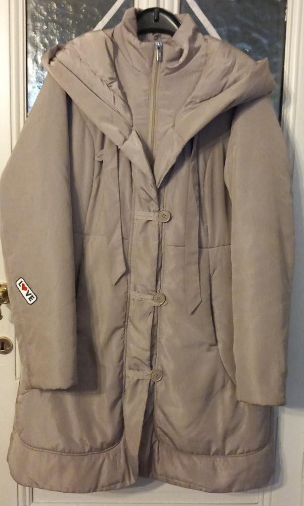 Manteau femme T42, Enlèvement