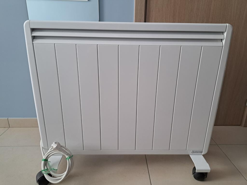 Radiateur à inertie. En couleur crème. La marque : Aterno., Enlèvement, Haut rendement (HR), Radiateur, 30 à 80 cm