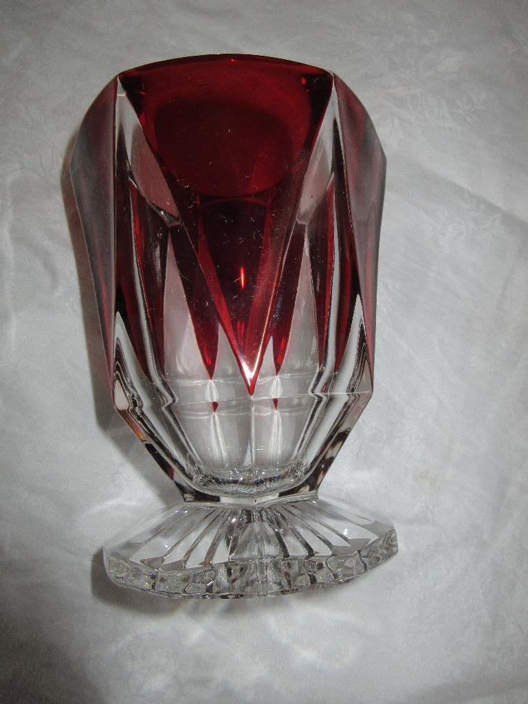 Ancien vase en cristal blanc et rouge du Val-Saint-Lambert, Enlèvement