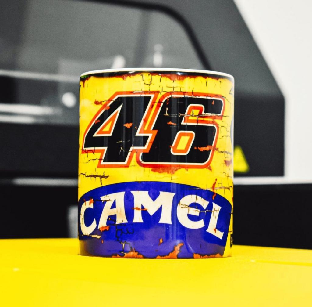 Valentino Rossi Camel Yamaha mok The Doctor nr 46 NIEUW, Enlèvement ou Envoi, Neuf, Motos