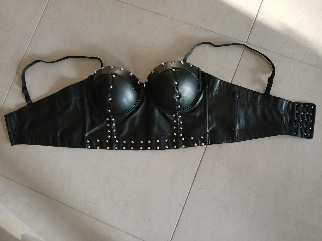 Bustier, Ophalen
