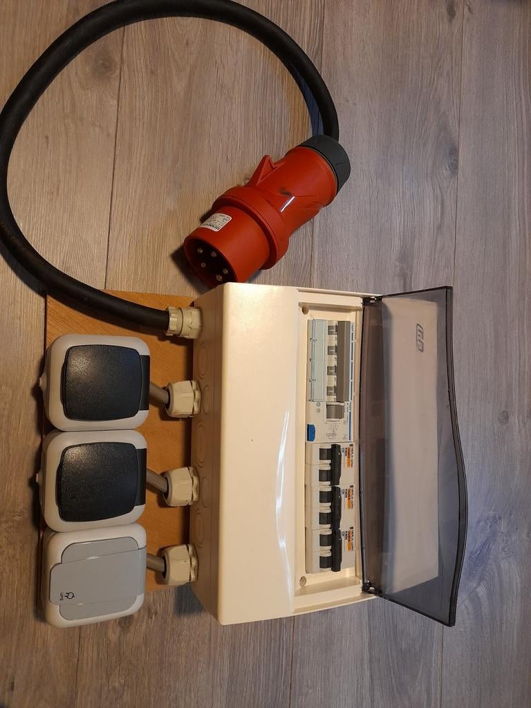 Elektriciteit kast 32A, Ophalen of Verzenden, Zo goed als nieuw, Stekker