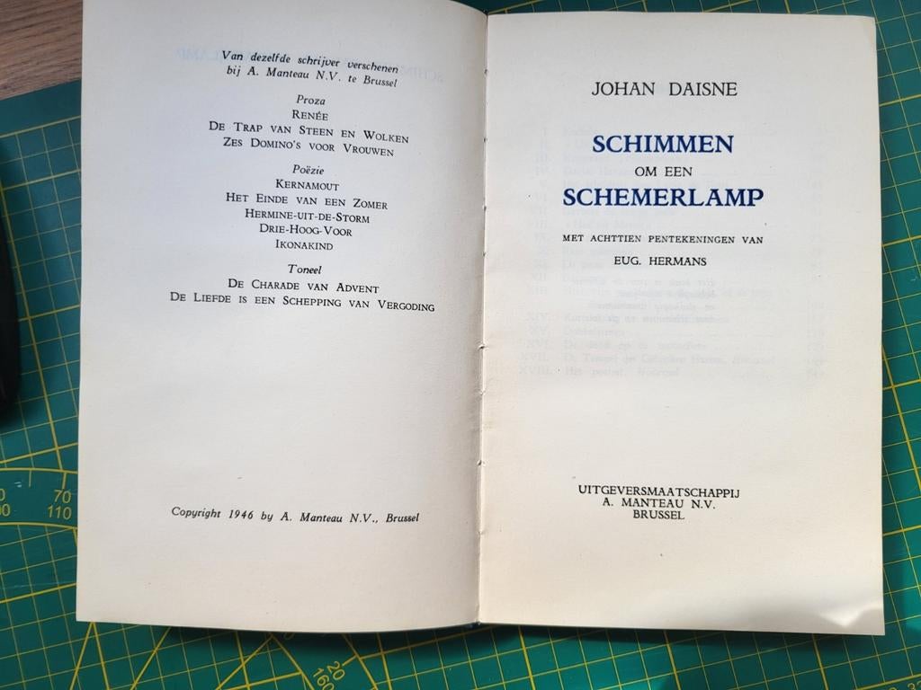 Johan Daisne - Schimmen om een schemerlamp - 1ste druk 1946, Ophalen of Verzenden, Gelezen
