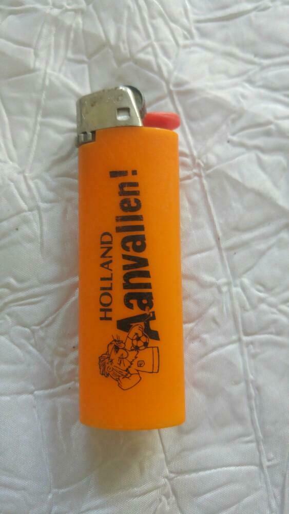 Briquet Aansteker BIC 1980-90 orange vide Holland Aanvallen, Collections, Enlèvement ou Envoi, Utilisé, Briquet
