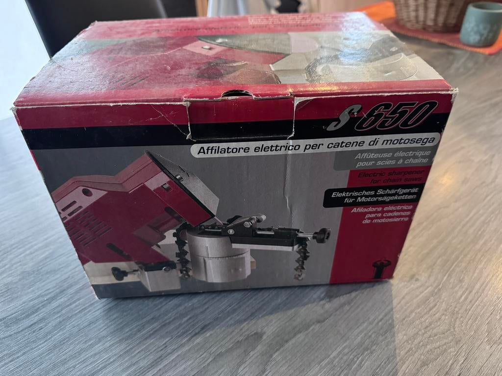 Affûteuse pour tronçonneuse, Bricolage & Construction, Outillage | Meuleuses, Enlèvement, Utilisé