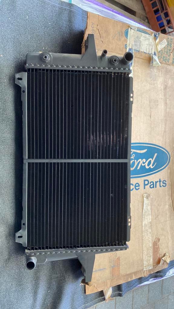 Radiator ford sierra 1 ohc automaat, Ophalen of Verzenden, Ford