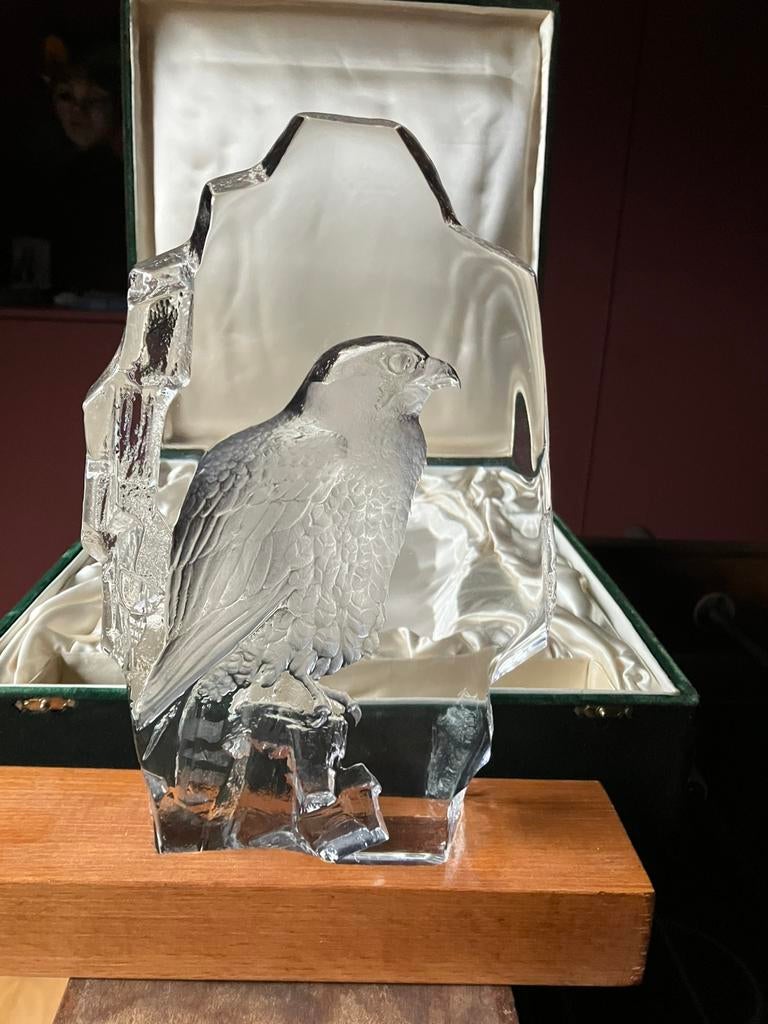 Rapace sculpté en Verre ., Enlèvement