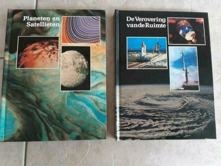 2 livres sur les planètes, les satellites et l'espace, Enlèvement ou Envoi, Comme neuf