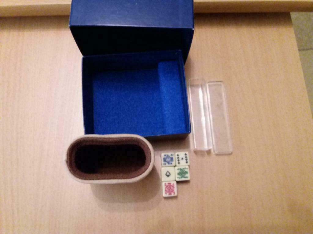 Jeu avec 5 dés - YAMS ou Yahtzee, Hobby & Loisirs créatifs, Enlèvement ou Envoi, Comme neuf