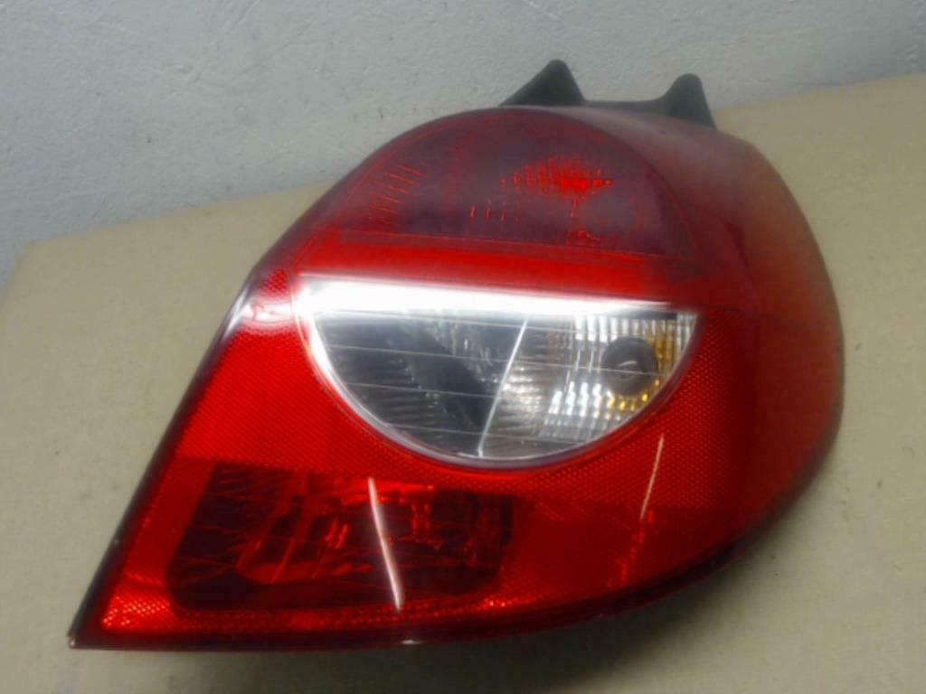 feu arriere  droit  renault clio 3, Ophalen, Renault