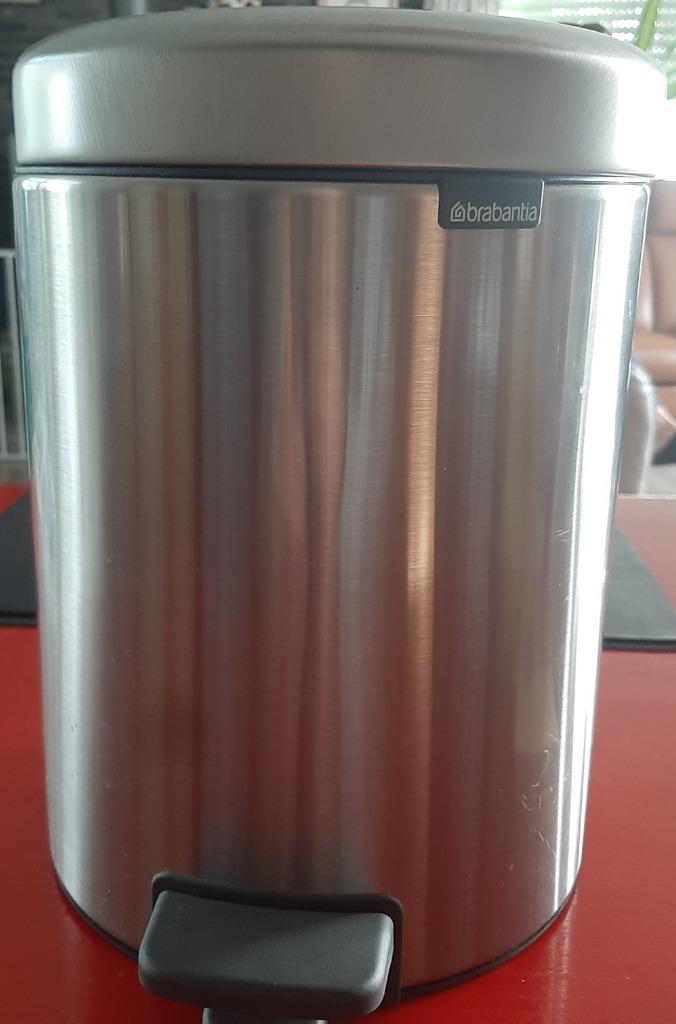 Pedaalemmer Brabantia ( soft-close) inhoud 5 liter, Ophalen, Overige materialen, Met pedaal, Zo goed als nieuw