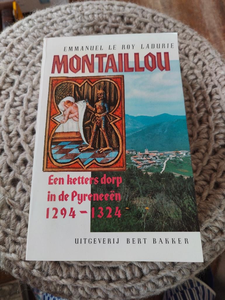 Montaillou, een ketters dorp in de Pyreneeën 1294-1324, Ophalen of Verzenden, Zo goed als nieuw