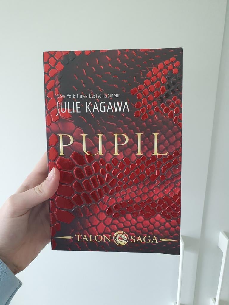 Julie Kagawa - Pupil, Boeken, Julie Kagawa, Ophalen of Verzenden, Zo goed als nieuw, Fictie