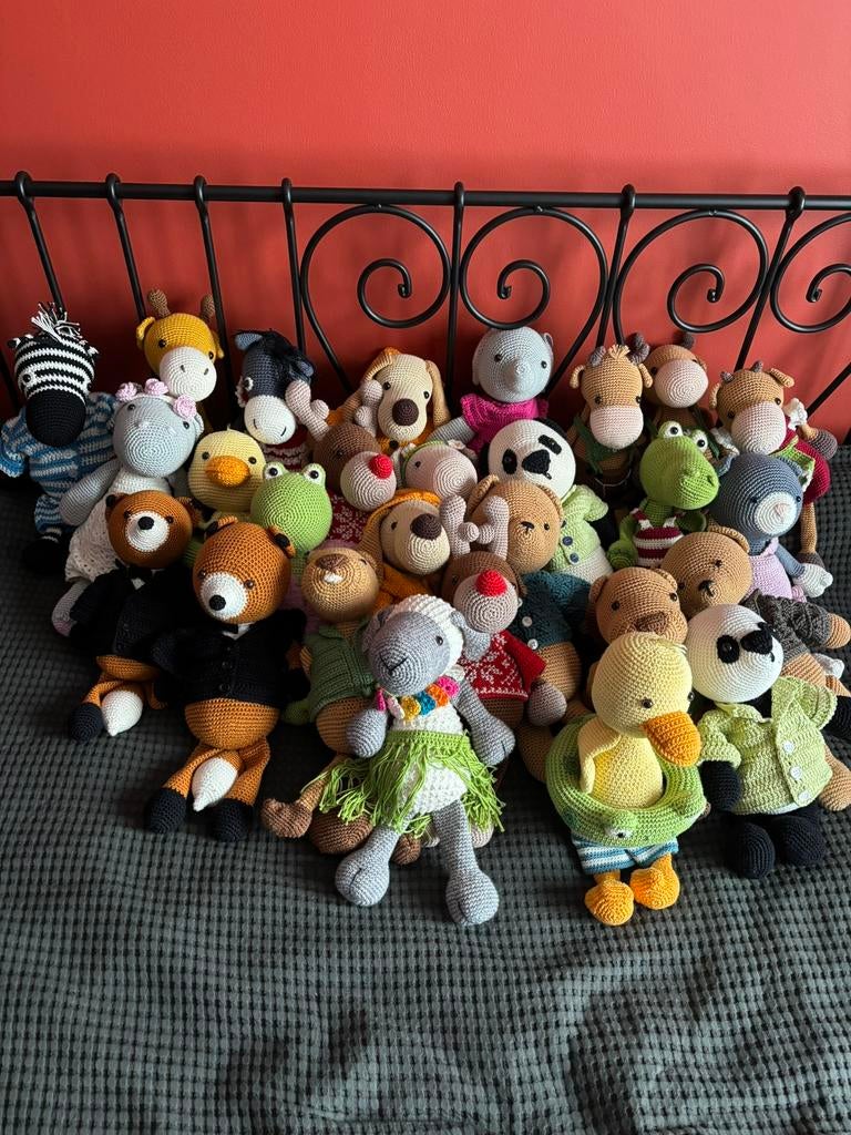 Zelfgehaakte knuffels met kleertjes, Enlèvement ou Envoi, Neuf