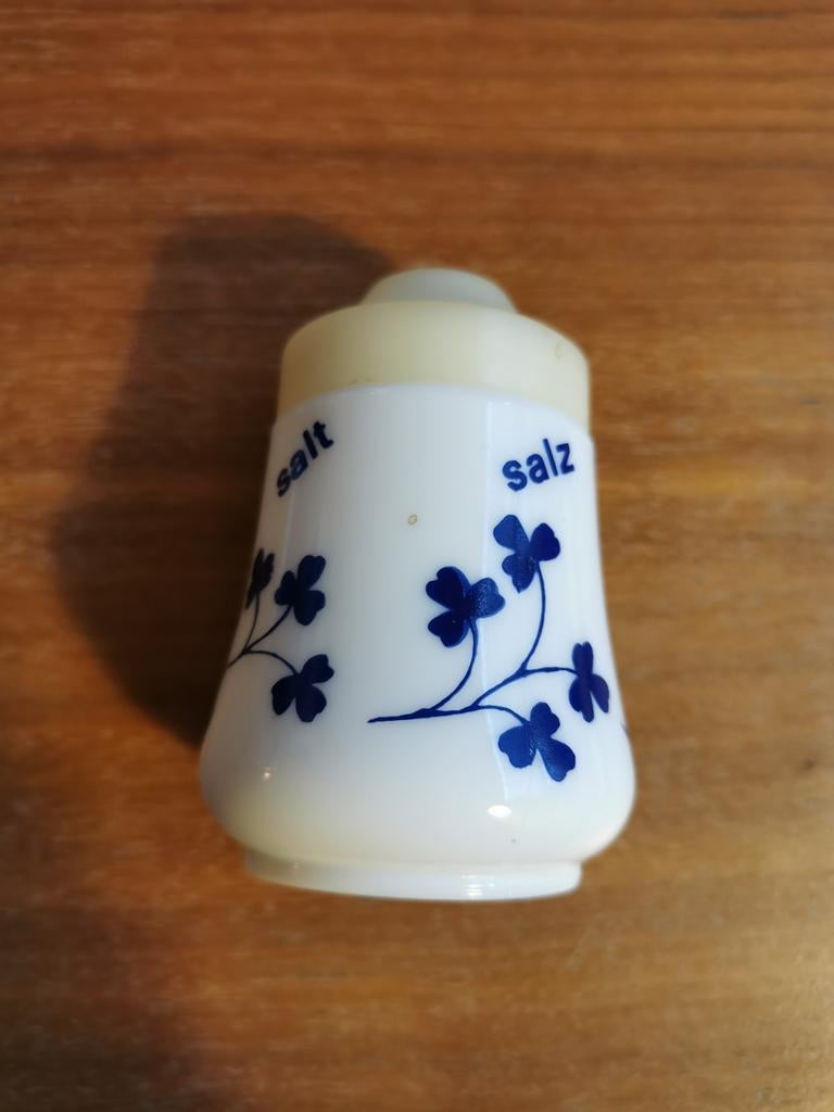 Vintage zoutvaatje in arcopal melkglas., Ophalen of Verzenden