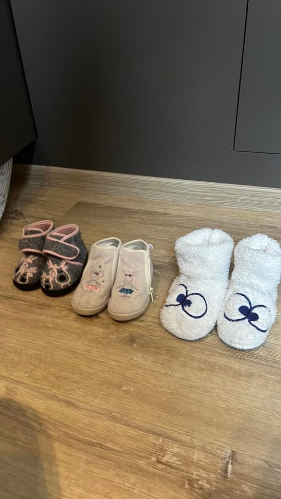 Kinder sloefjes, Kinderen en Baby's, Babykleding | Schoentjes en Sokjes, Ophalen, Zo goed als nieuw