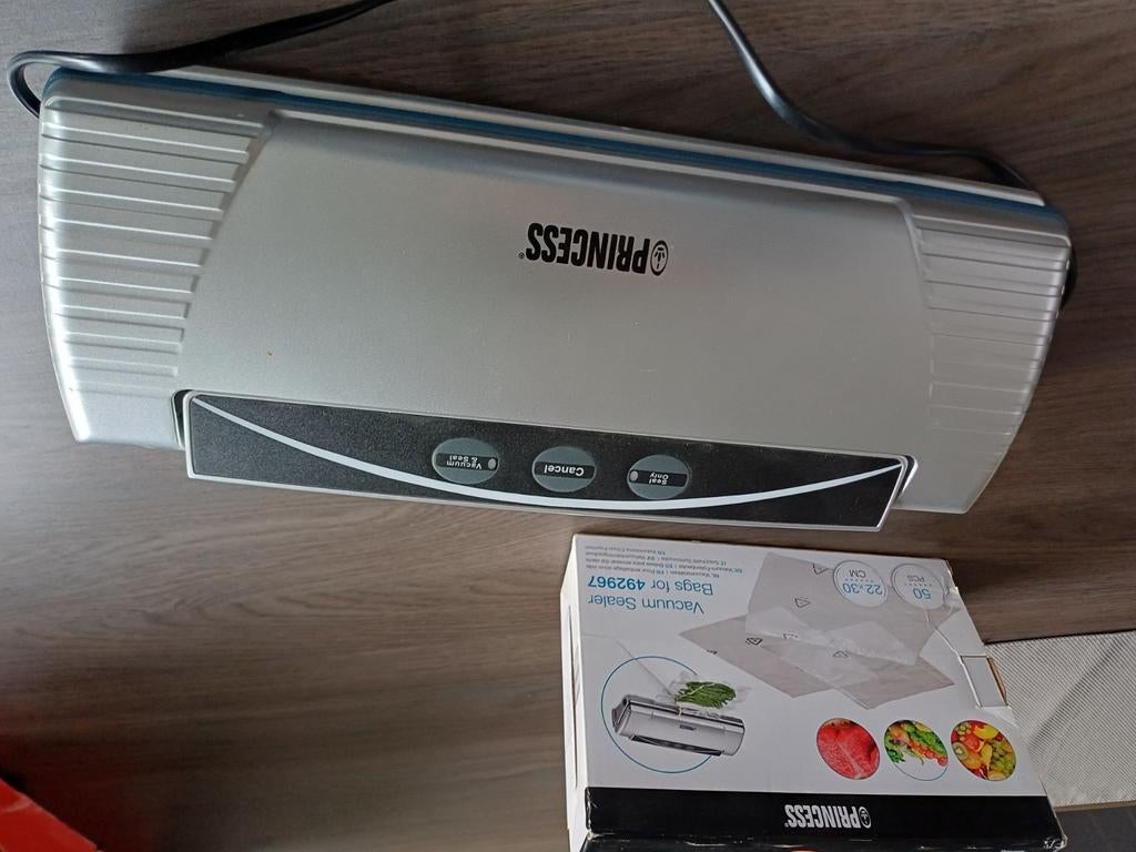 Machine à vide avec boîte pleine de sacs., Enlèvement