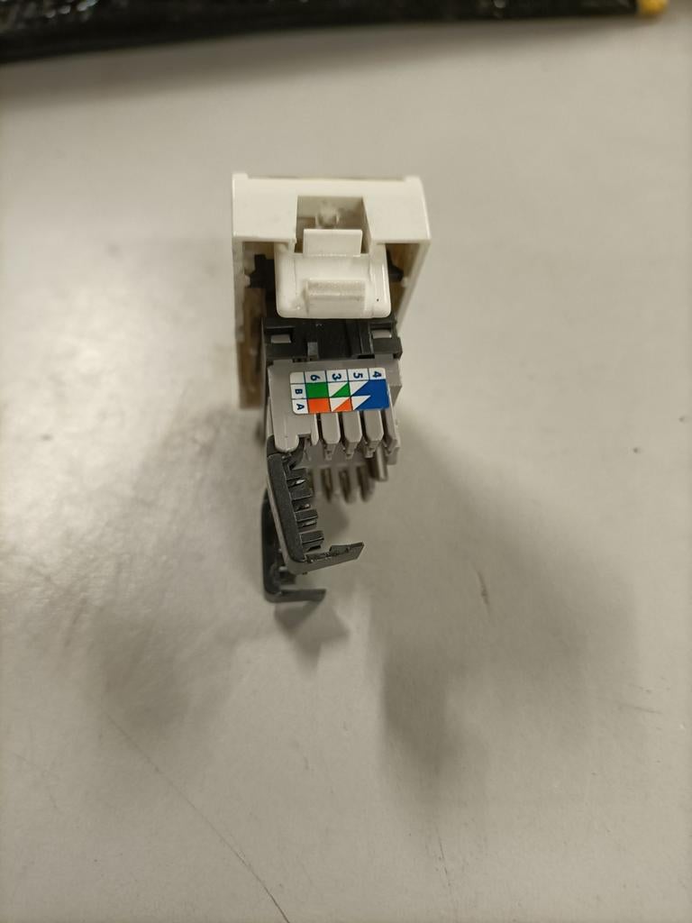 UTP aansluiting (RJ45) voor Legrand DLP goot, Ophalen, Gebruikt