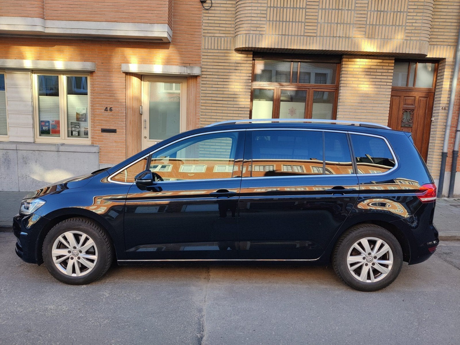 Volkswagen Touran highline 1.5TSI 5Pl Pack Family+ Pano, Autos, Cuir, Achat, USB, Entretenue par le concessionnaire