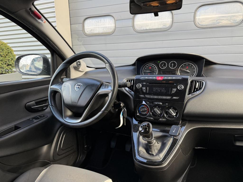 Lancia Ypsilon 0.9 TwinAir Elefantino Plus | Airco | Parkeer, Auto's, Lancia, Voorwielaandrijving, 4 zetels, Gebruikt, Zwart