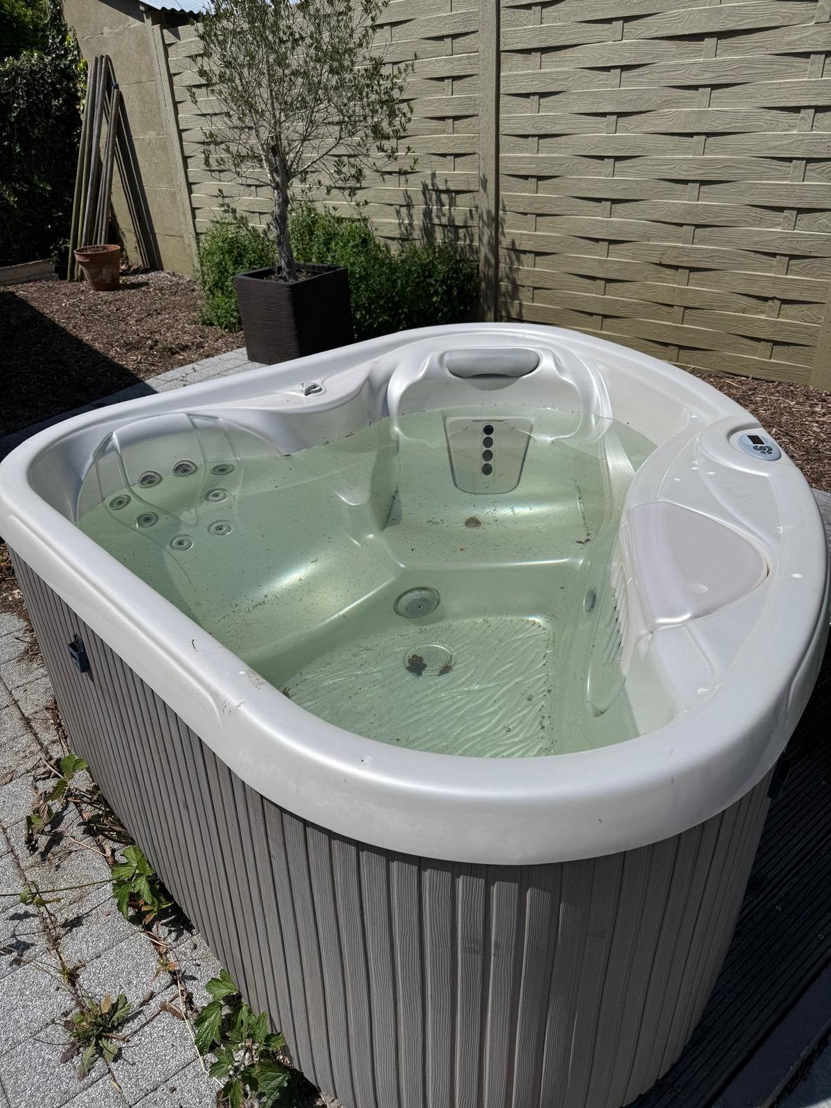 Jacuzzi met twee zitplaatsen, Tuin en Terras, Ophalen, Zo goed als nieuw, Vast