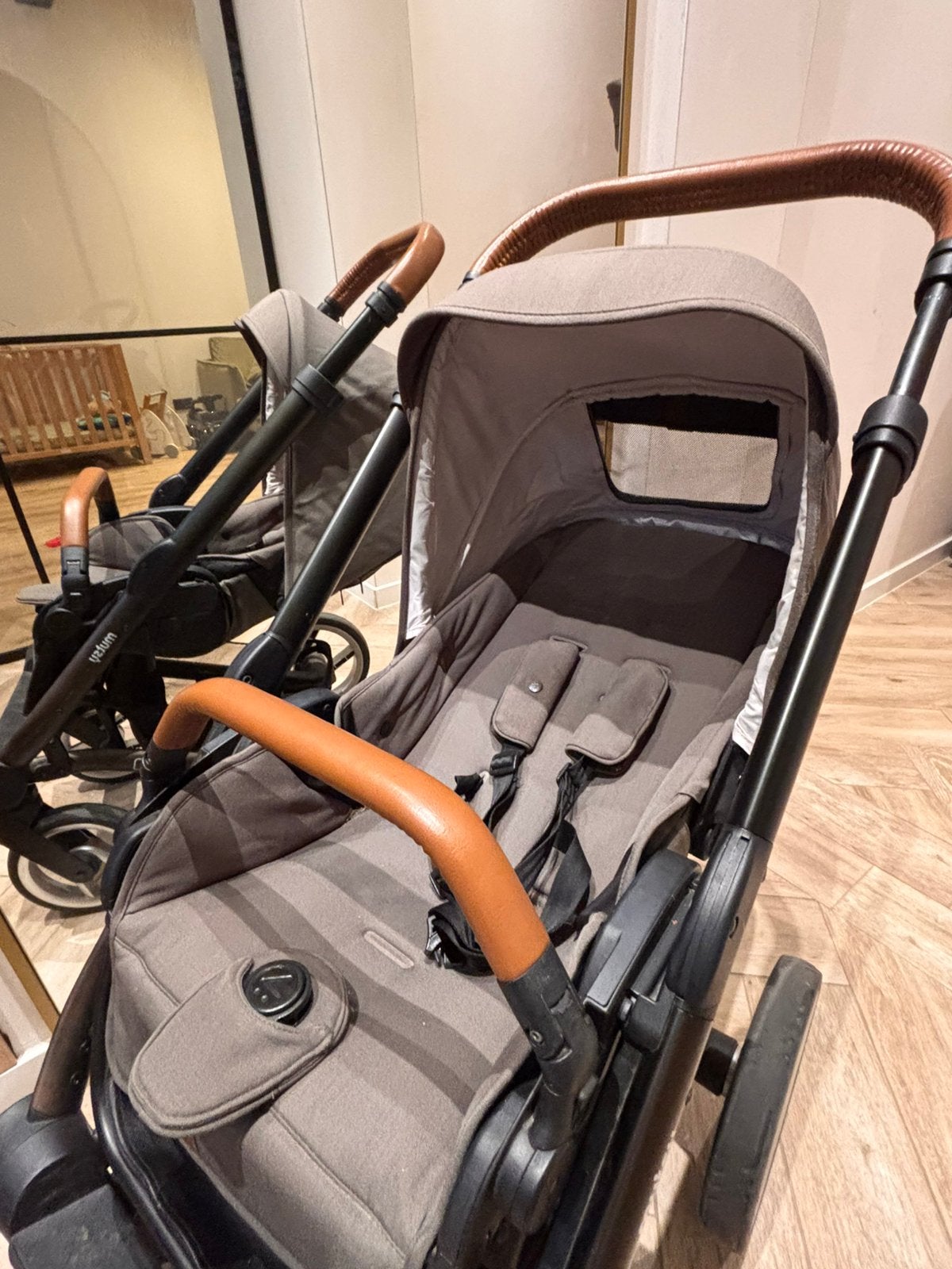 Kit poussette Mutsy Nio (y compris nacelle et chancelière), Enlèvement, Comme neuf, Maxi-Cosi, Couverture pieds
