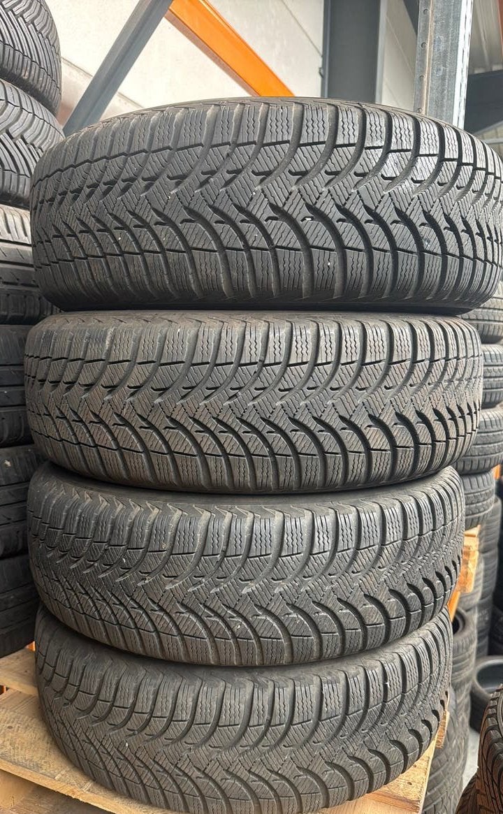 1956515 195/65/15 195/65R15 winterbanden merk Michelin, Ophalen