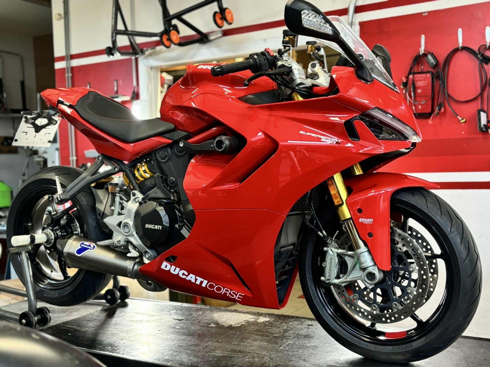 Ducati  950 supersport s, Ophalen