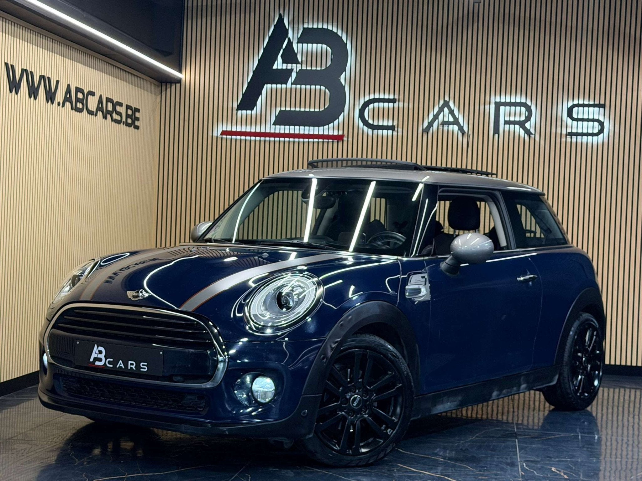 MINI Cooper 1.5ia * GARANTIE 12 MOIS * 7 SEVEN SPORT *, Auto's, 4 zetels, Gebruikt, Lichtsensor, Bedrijf