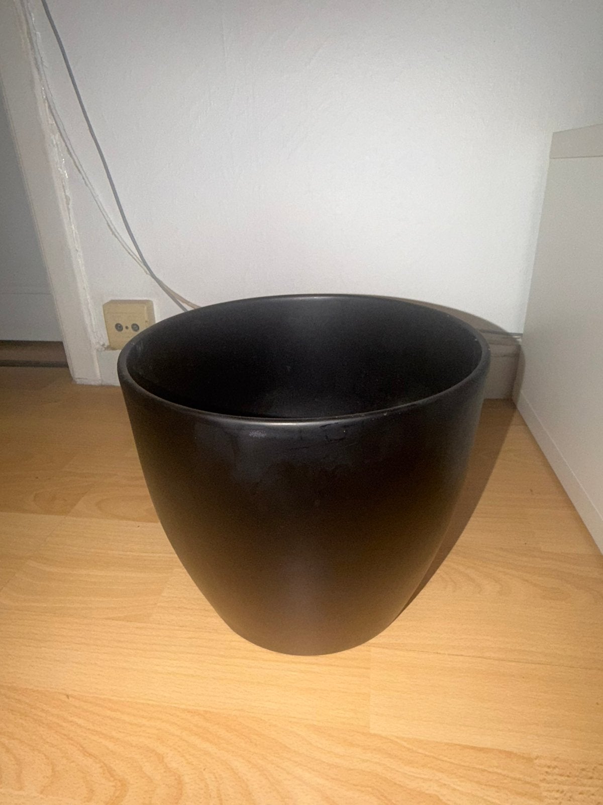 Grand cache pot noir mat 27 cm de diametre, Jardin & Terrasse, Enlèvement, Utilisé, Intérieur