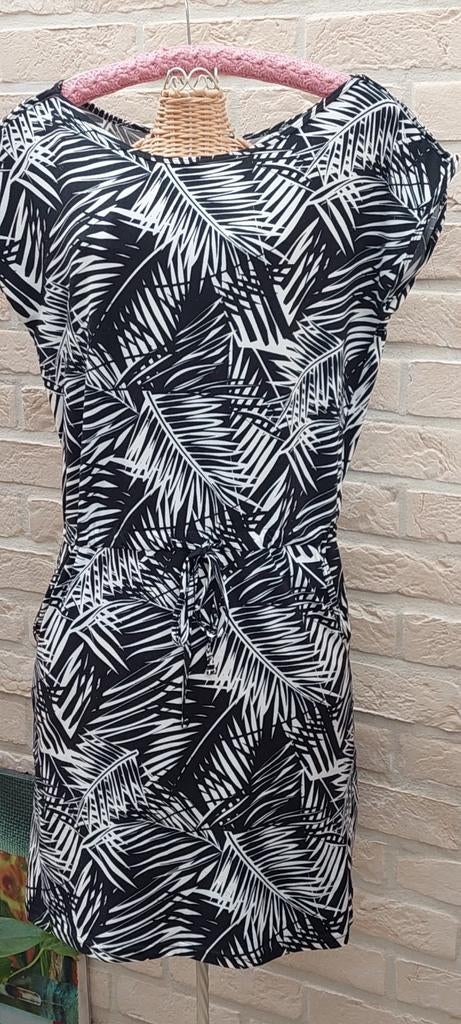 Kleedje maat m stretch stofje als nieuw, Kleding | Dames, Jurken, Ophalen of Verzenden, Zo goed als nieuw, Maat 38/40 (M), Zwart