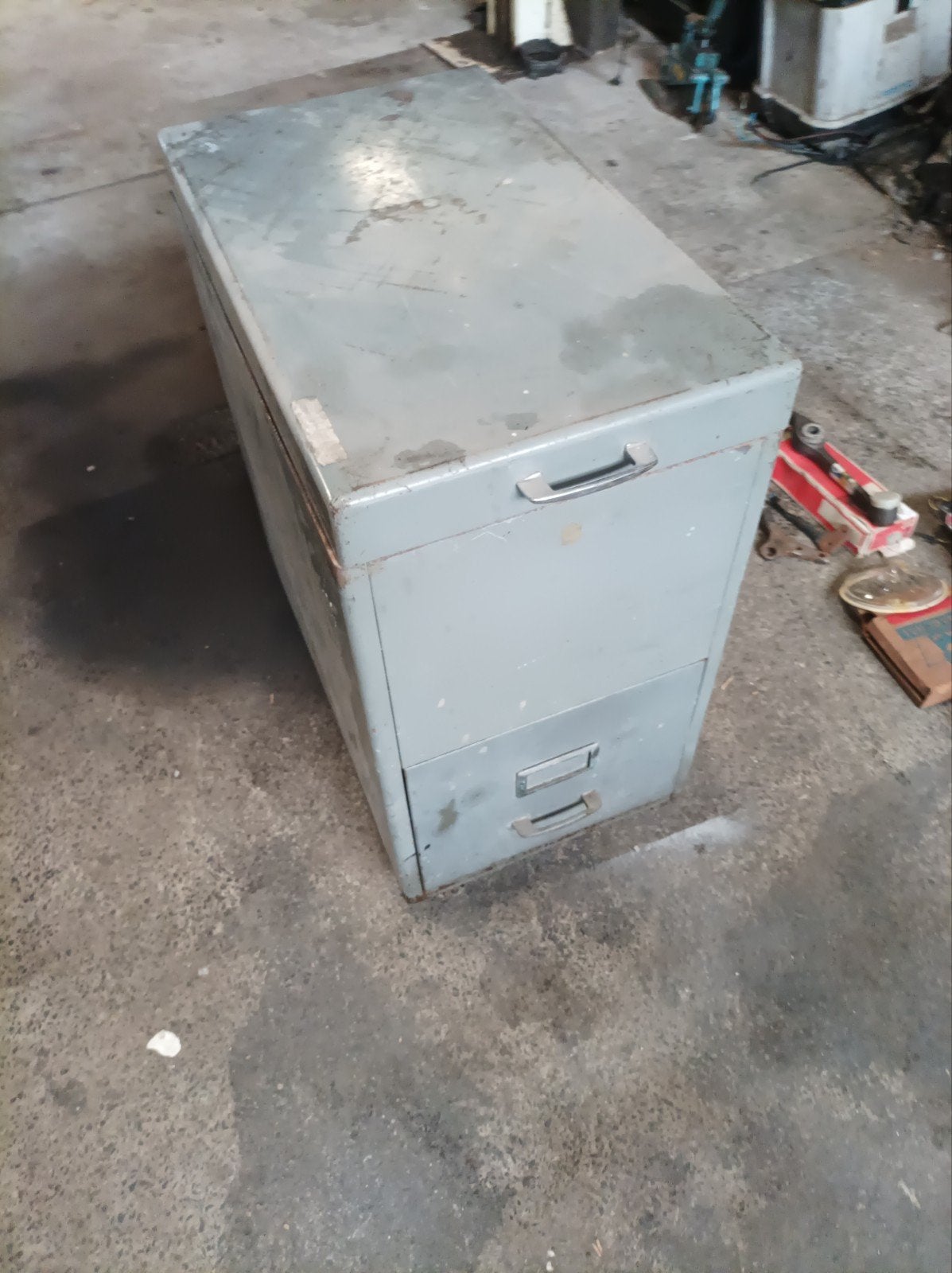 petite armoire métallique, Enlèvement
