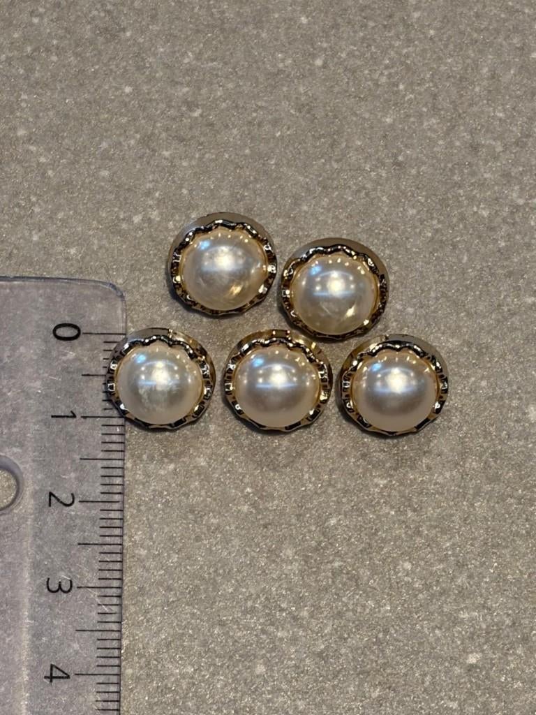 Lot de 5 boutons vintage à vendre, Enlèvement ou Envoi, Comme neuf, Bouton ou Boutons